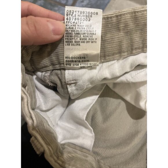 Dockers Corduroy Pants Men’s Size 36x32 Tan Relaxed Fit Pleated Cuffed Casual - Picture 5 of 11